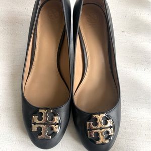 Tory Burch black leather pumps